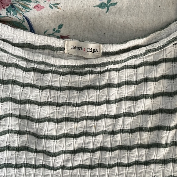 super cute striped green crop top - Picture 3 of 5